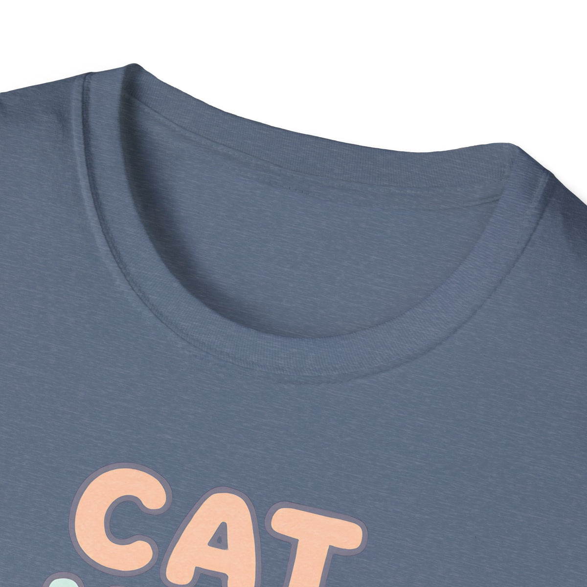 Cat Mom with Heart T-Shirt – Unisex Gildan Softstyle Tee